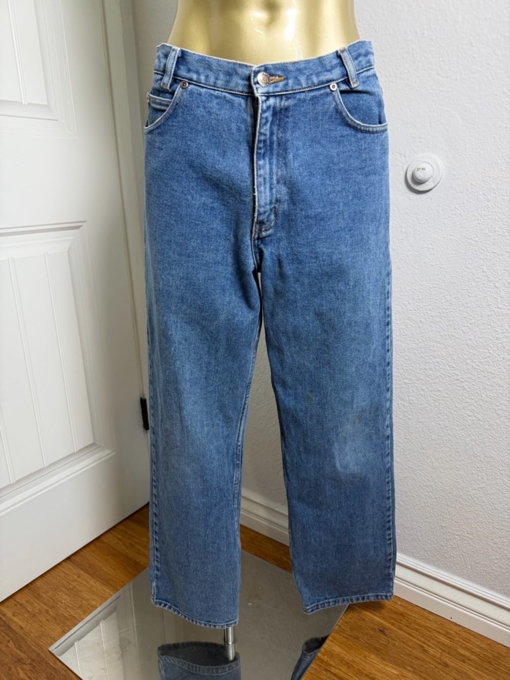 Arizona Jean Company Women's Straight-Leg Jeans in Light Blue 16